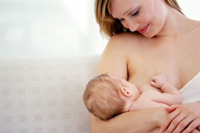 A redução de mama após amamentação é possível, desde que a produção de leite não esteja mais acontecendo